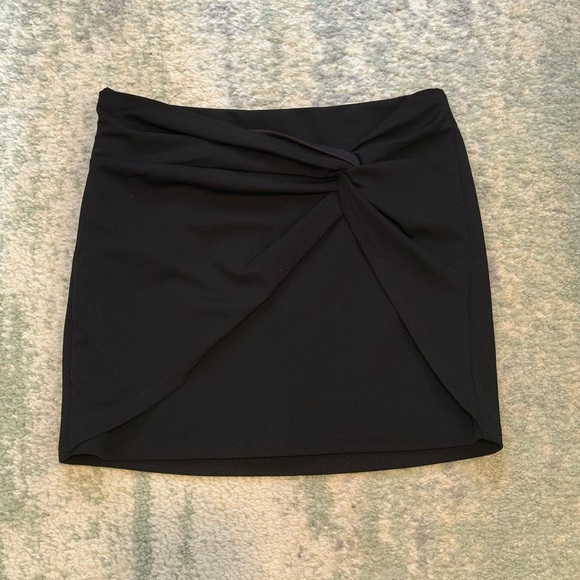 SHEIN Black Mini Skirt - Picture 1 of 6